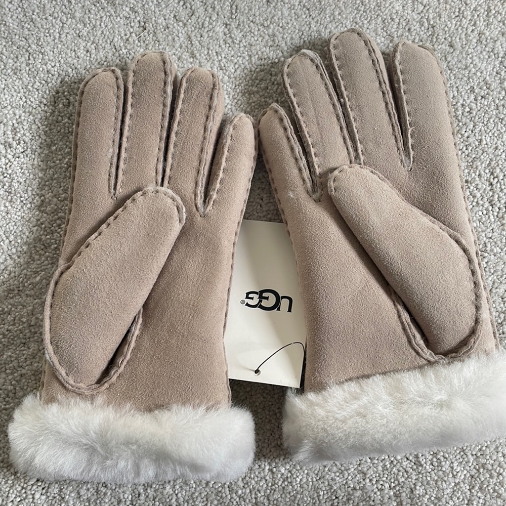 NWT Ugg Classic Perforated Genuine Dyed Shearling Gloves